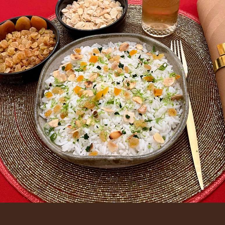 Arroz Festivo com Champagne, Frutas Secas e Ervas Aromáticas