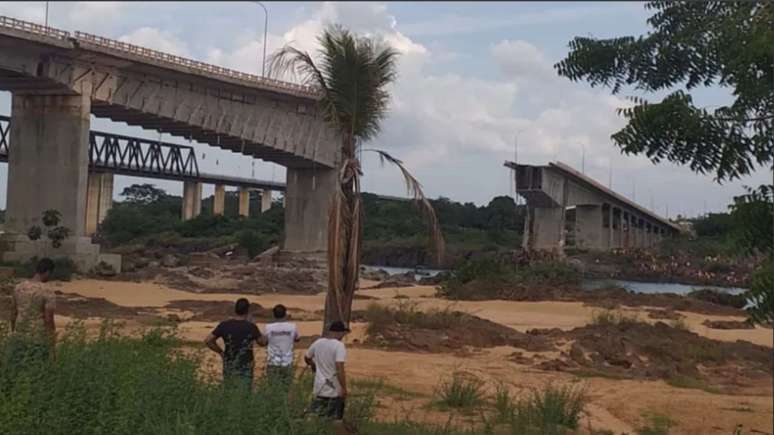 Desabamento parcial da ponte que liga as cidades de Aguiarnópolis (TO) e Estreito (MA), na BR