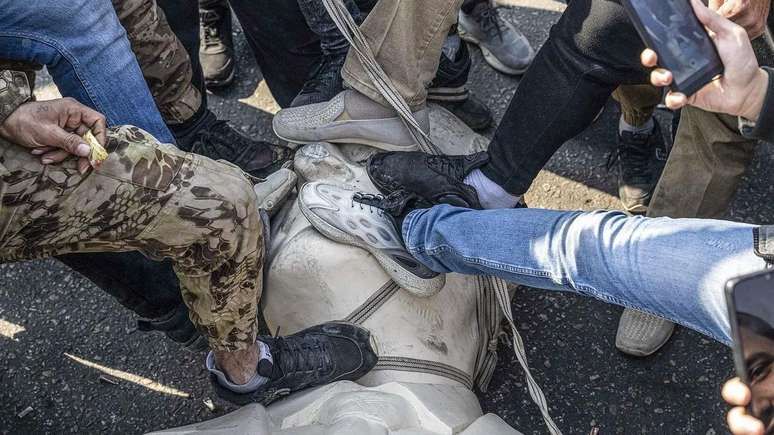 La caída de la estatua, Siria.