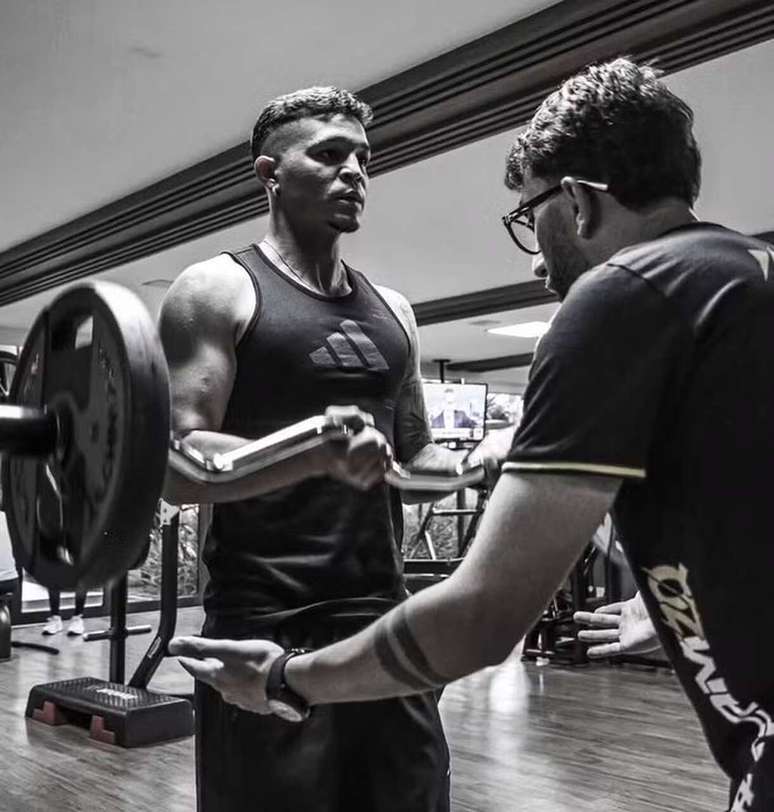 Adson, do Vasco, fez recebendo elogios pelo ganho de massa muscular —