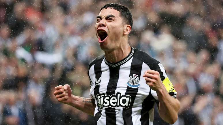 Miguel Almiron comemorando um gol do Newcastle. 