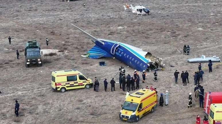 O Embraer 190 pegou fogo e se partiu ao meio durante um pouso de emergência