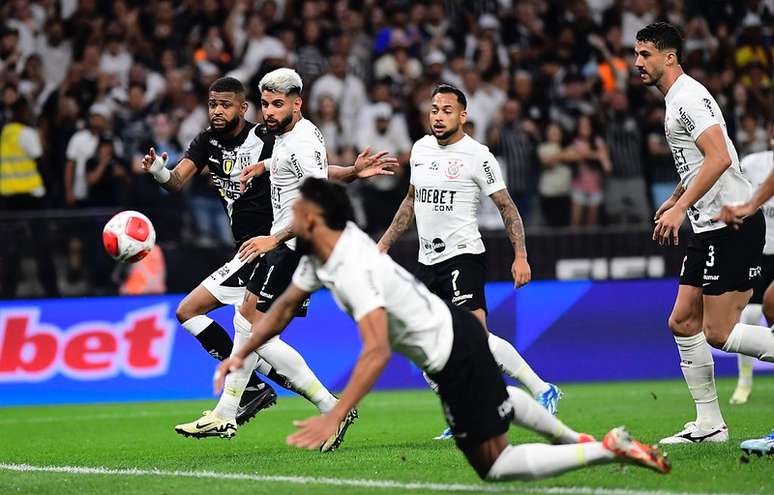 Corinthians cai de forma precoce no Paulistão –