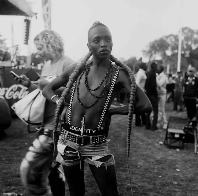 Fotografia de Sabelo Mlangeni, que registra principalmente a cena queer da &Aacute;frica do Sul. A obra est&aacute; em exposi&ccedil;&atilde;o na mostra &ldquo;Hist&oacute;rias LGBTQIA+&rdquo;, em cartaz no Masp