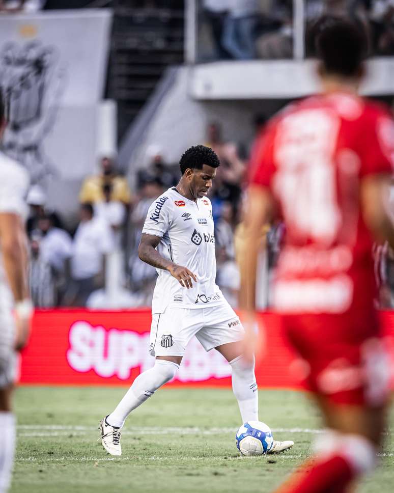 Clay en un partido crucial contra Vila Nova (Fotos: Raúl Baretta/Santos FC.)