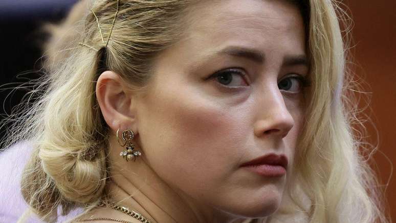 A atriz Amber Heard enviou uma mensagem de apoio a Blake Lively