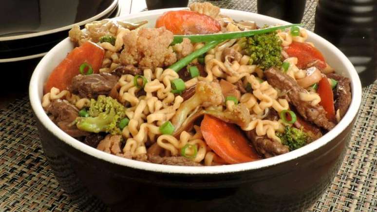 Yakisoba de carne – Foto: Stela Handa