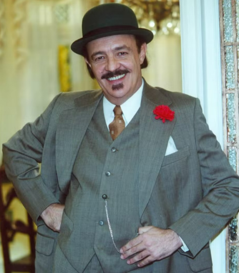 Em “O Cravo e a Rosa“, Ney Latorraca interpretou Cornélio.