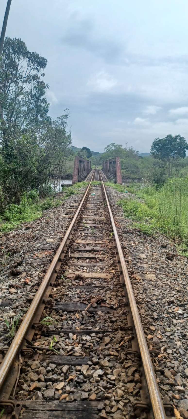 Linha férrea em ponte que mulher caiu em SC