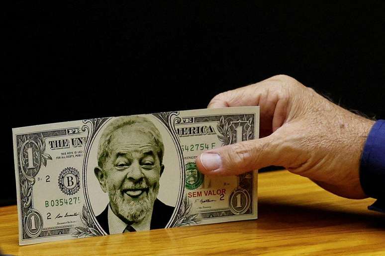 Alta do d&oacute;lar virou muni&ccedil;&atilde;o da oposi&ccedil;&atilde;o contra Lula