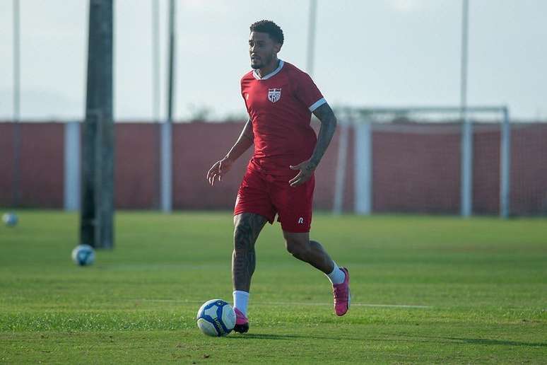 Willian Formiga em ação pelo CRB. 