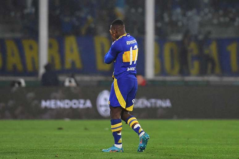 Advíncula é uma das referências técnicas e de liderança no elenco do Boca –