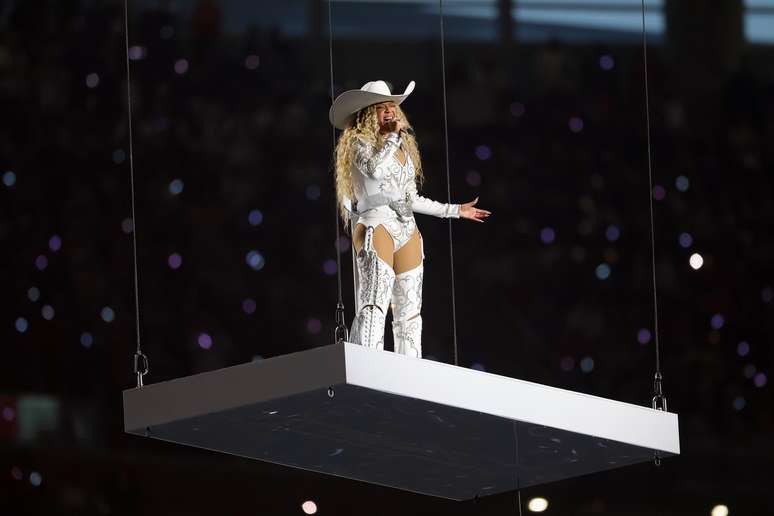 Beyoncé actuó en el espectáculo de medio tiempo de la NFL en el partido navideño de la liga