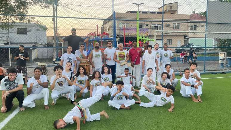 A Diretriz Capoeira, em Duque de Caxias, é mantida pelos esforços do mestre Faísca e de pequenos empresários da região.