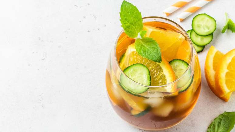 Água saborizada com laranja e pepino – Foto: Shutterstock