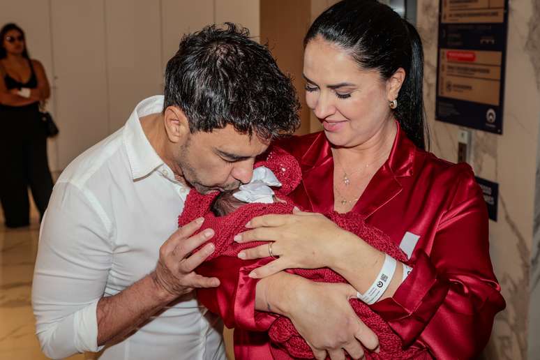 Zezé Di Camargo, Graciele Lacerda e primeira filha do casal, Clara