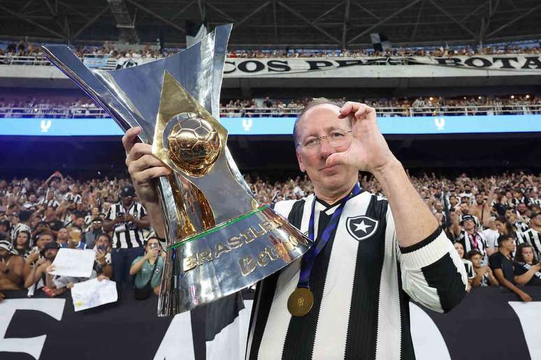 Botafogo sagra-se campeão no Colosso: seis pontos, aliás, sobre o Palmeiras de Leila