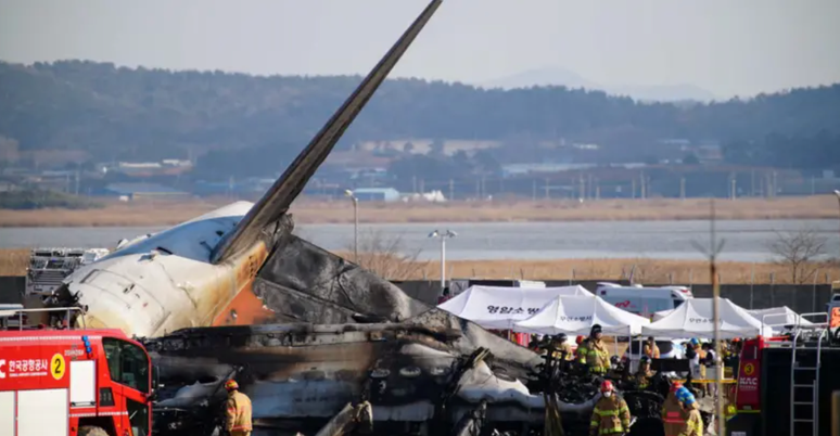 O acidente ocorreu pouco depois das 9h, horário local, quando o avião pousou no Aeroporto Internacional de Muan.