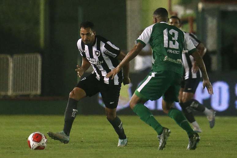 Eduardo sofreu com a fúria da torcida do Botafogo –