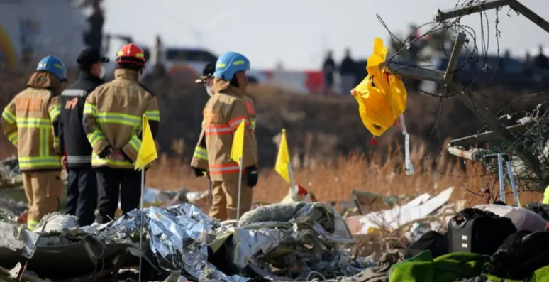 O voo Boeing 737-800 - operado pela companhia aérea Jeju Air - tinha 181 passageiros a bordo e estava chegando ao aeroporto de Muan vindo de Bangkok, na Tailândia