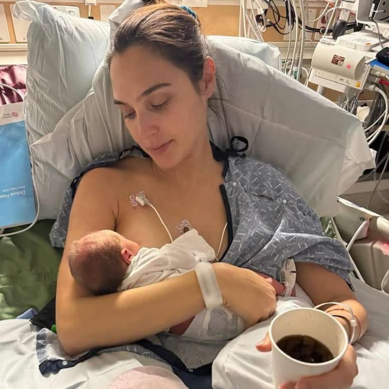 Gal Gadot compartilhou história de emergência médica durante a gravidez nas redes sociais