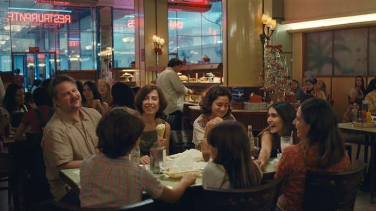 Cena do filme 'Ainda Estou Aqui', com Fernanda Torres e Selton Mello