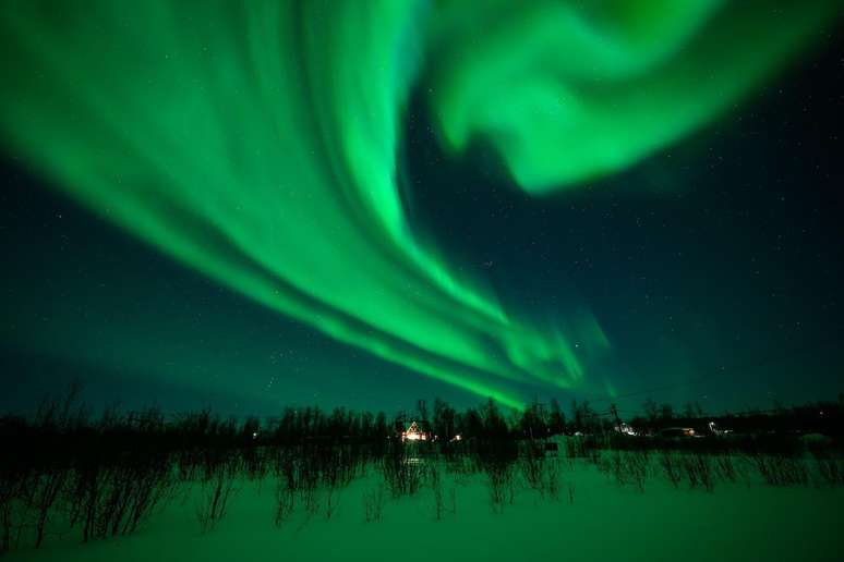 Aurora Boreal avistada no céu de Kiruna, na Suécia, em 7 de março de 2024