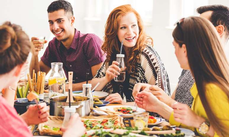 É possível! Saiba como aproveitar as festas sem exagerar