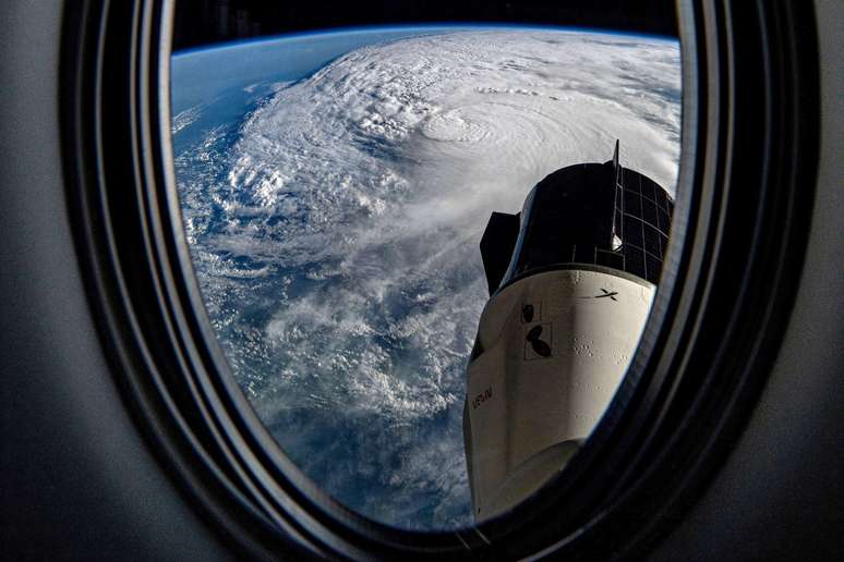 O furacão Milton capturado em uma imagem impressionante tirada da espaçonave Dragon Endeavor, acoplada à Estação Espacial Internacional, em 9 de outubro de 2024