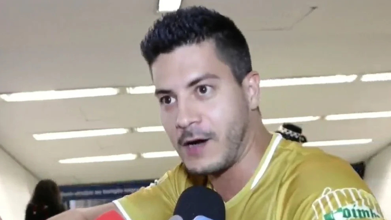 Arhur Aguiar se irrita com pergunta sobre traição: 'Ponto chato' ### Arthur Aguiar se Desentende com Repórter Durante Jogo das Estrelas Arthur Aguiar protagonizou uma situação desconfortável durante o Jogo das Estrelas 2024, evento organizado por Zico n