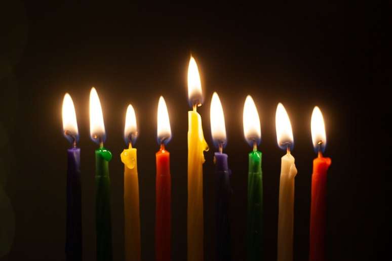 9 candle colors and how to use them to attract what you want