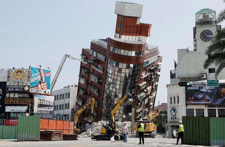 Um prédio danificado por terremoto na cidade de Hualien, em 4 de abril de 2024