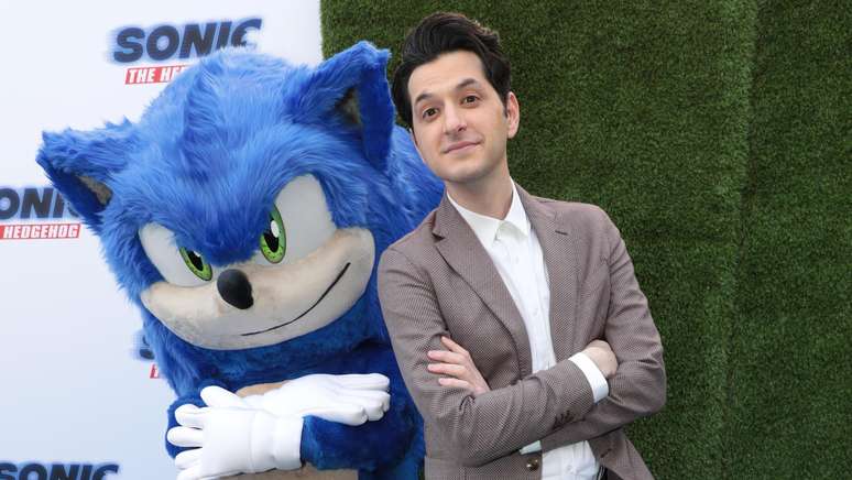 O ator e comediante Ben Schwartz é a voz do ouriço azul nos filmes de Sonic