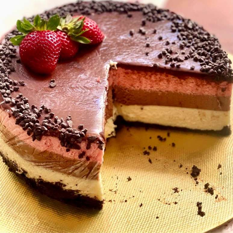 TORTA MOUSSE NAPOLITANA