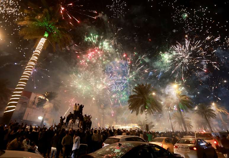 Fogos de artifício durante as celebrações do Ano Novo em Bagdá, Iraque