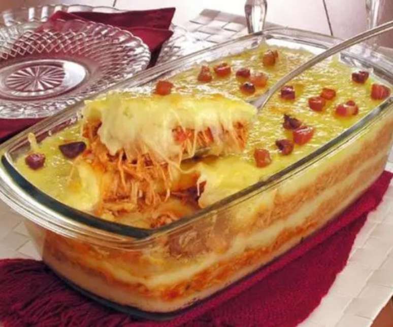 Pur&ecirc; recheado com molho de frango (Reprodu&ccedil;&atilde;o / Guia da Cozinha)