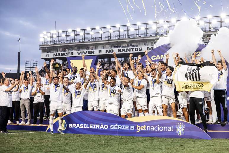 Santos comemorando o título da Série B (Fotos: Raul Baretta/ Santos FC.)