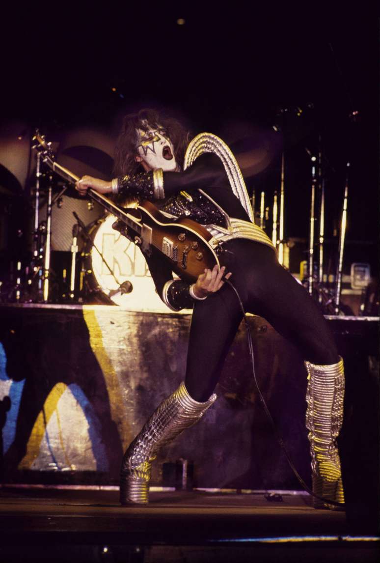 Ace Frehley, guitarrista do Kiss, em 1976 