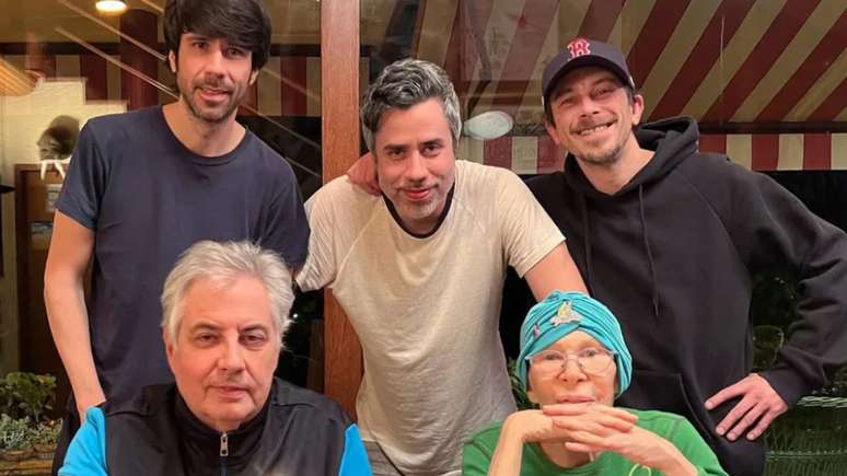 Filhos e vi&uacute;vo de Rita Lee prestam homenagem de anivers&aacute;rio da cantora: 'Saudades'