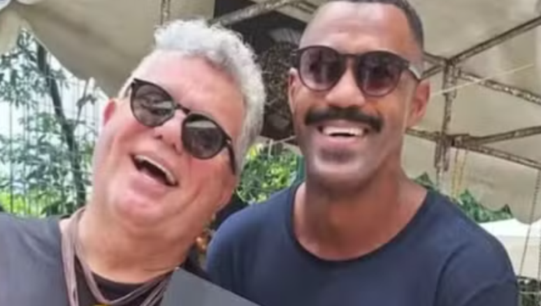 Milton Cunha also appeared accompanied at the Ipanema Hippie Fair