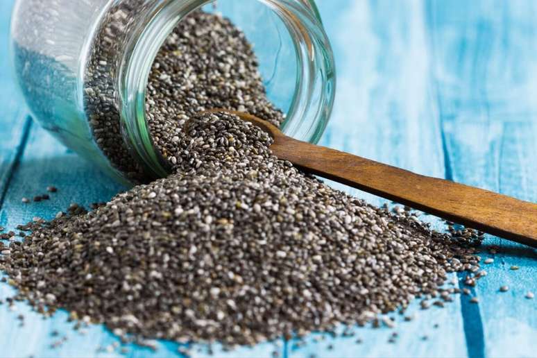 As sementes de chia são fonte de fibras e proteínas 