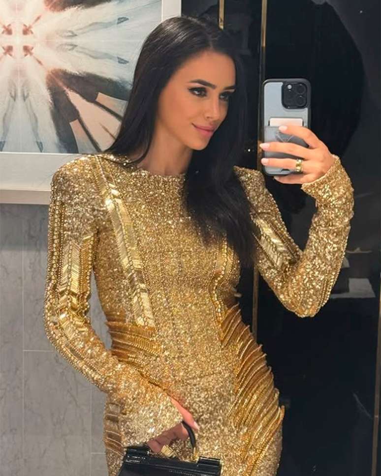 Bruna Biancardi vira o ano com vestido de mais de R$ 50 mil —