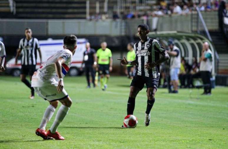 Gol do Botafogo que a arbitragem não viu —