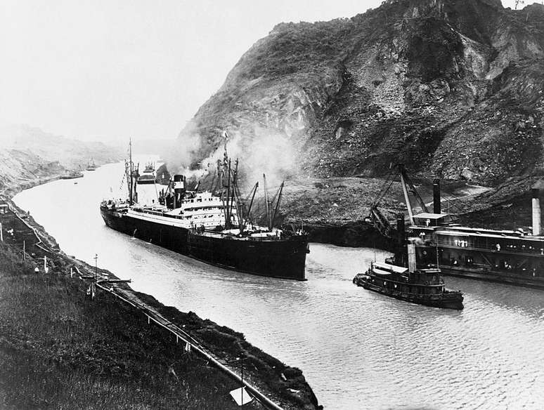 O Canal do Panamá foi inaugurado no dia 15 de agosto de 1914