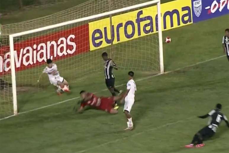 Gol do Botafogo que a arbitragem não viu —