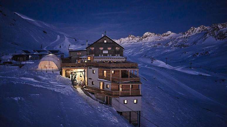 O albergue "Schöne Aussicht - Bella Vista", na fronteira entre a Itália e a Áustria, no inverno.