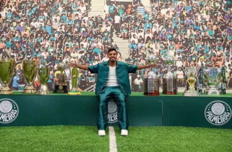 - Fábio Menotti/Ag Palmeiras - Legenda: Gabriel Menino recebe homenagens no Alviverde