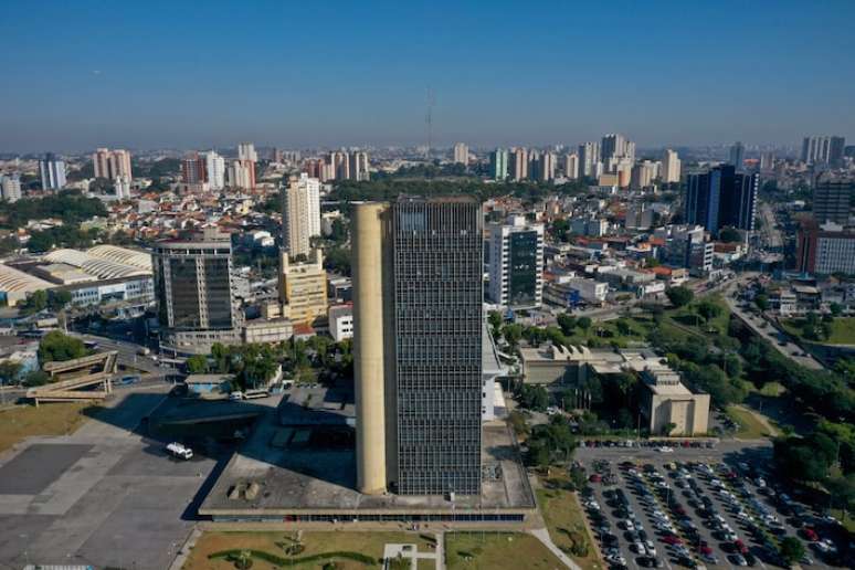 Vista área da região central de São Bernardo do Campo: em destaque, o Paço Municipal