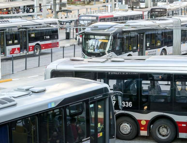 Passageiros que adquirirem créditos de transporte público até domingo não serão cobrados pelo reajuste de 2025