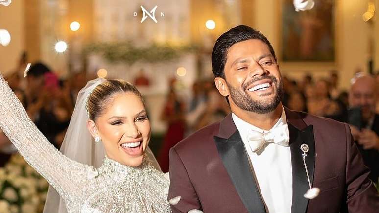 Hulk Paraíba e Camila Ângelo em seu casamento